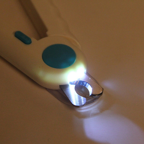 Когтерез инновационный для животных с LED подсветкой, пилкой и отсеком для ногтей ПРЕМИУМ, прорезиненная ручка, цвет белый, 22315см (фабр коробка)