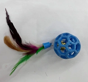 Игрушка - шарик для кошек "МУРОЧКИН", цвет синий, с бубенчиком и перышками, 4,5см